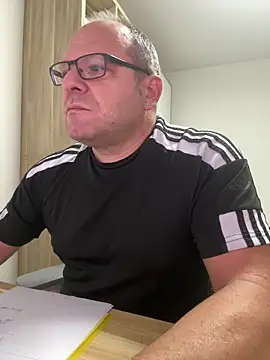 coupleLatinaLovers online show from 10-09-25, 04:57