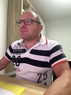 coupleLatinaLovers online show from 10-10-25, 05:19