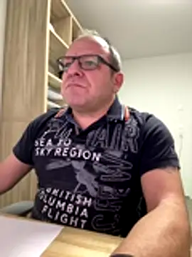 coupleLatinaLovers online show from 11-27-25, 06:36