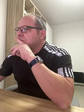 coupleLatinaLovers online show from 02-25-26, 07:30