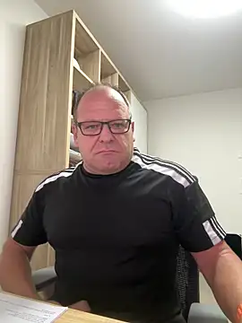 coupleLatinaLovers online show from 10-08-25, 04:36