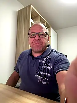 coupleLatinaLovers online show from 09-09-25, 04:44