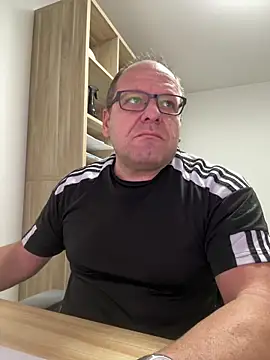 coupleLatinaLovers online show from 10-31-25, 06:21