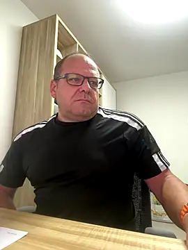 coupleLatinaLovers online show from 09-15-25, 04:35