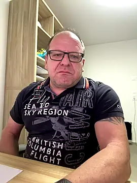 coupleLatinaLovers online show from 01-08-26, 06:41