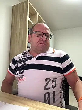 coupleLatinaLovers online show from 10-13-25, 04:58