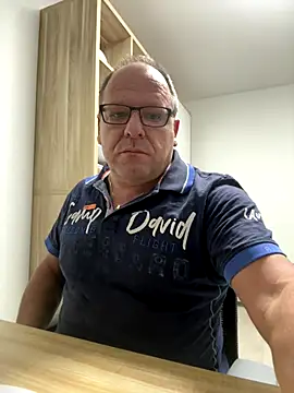 coupleLatinaLovers online show from 10-17-25, 05:33