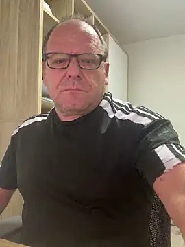 coupleLatinaLovers online show from 09-18-25, 04:37