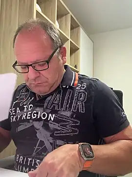 coupleLatinaLovers online show from 09-22-25, 04:51