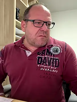 coupleLatinaLovers online show from 10-15-25, 04:55