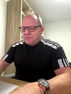 coupleLatinaLovers online show from 12-19-25, 06:05