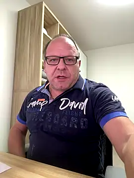 coupleLatinaLovers online show from 11-24-25, 08:25