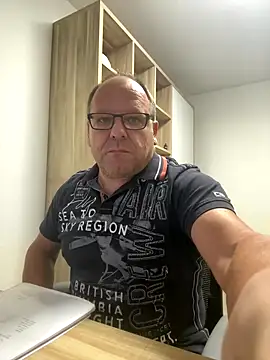 coupleLatinaLovers online show from 09-23-25, 04:52