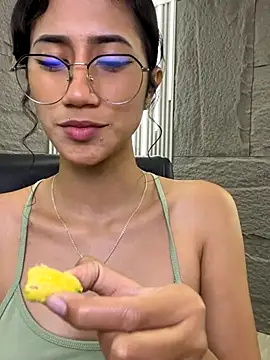 KaitlynLoveCam online show from 09-30-25, 11:00