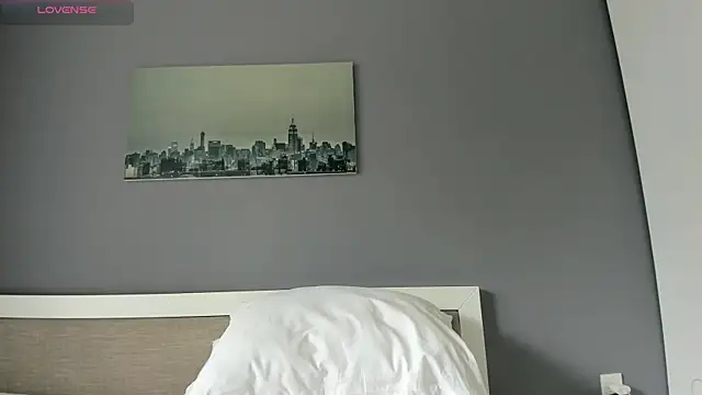 yumisunn online show from 10-28-25, 04:02