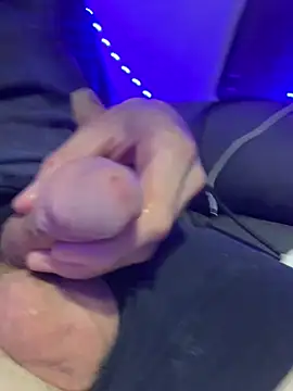 Snapshot of thiccplamp chatting on 10-22-25, 04:23 thiccplamp online show from 10-22-25, 04:23