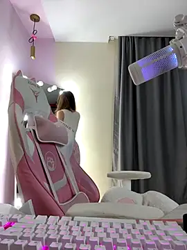 Snapshot of your_girl_next_door chatting on 10-12-25, 01:45 your girl next door online show from 10-12-25, 01:45