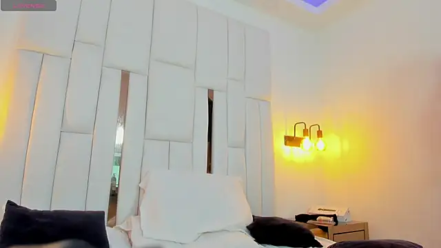 chloe zulay online show from 11-29-25, 05:07