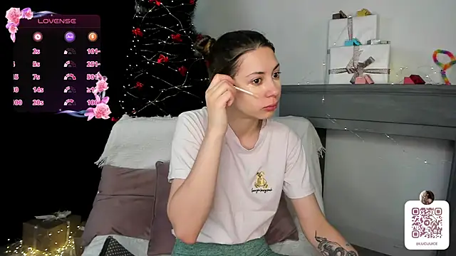 Snapshot of Lucutes chatting on 01-09-25, 05:55 Lucutes online show from 01-09-25, 05:55