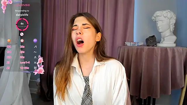 Snapshot of Lucutes chatting on 12-20-24, 09:43 Lucutes online show from 12-20-24, 09:43