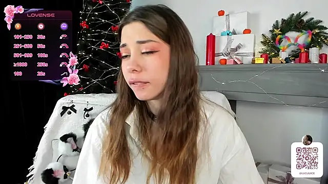 Snapshot of Lucutes chatting on 01-06-25, 09:08 Lucutes online show from 01-06-25, 09:08