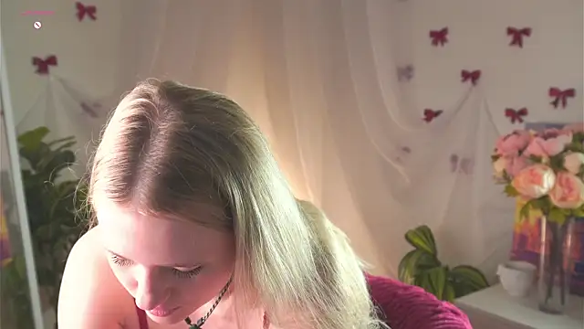 MaydaFoulk online show from 04-19-26, 01:06