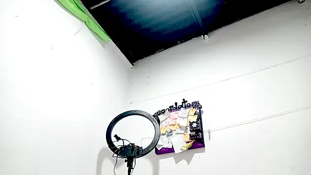 PetiteIvoryQueen19 online show from 09-21-25, 06:29