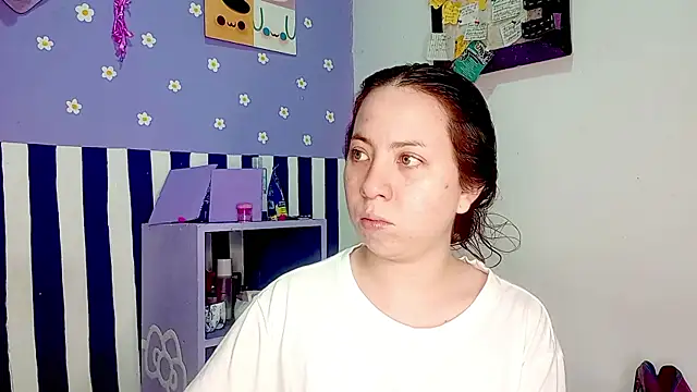 PetiteIvoryQueen19 online show from 06-03-26, 05:30