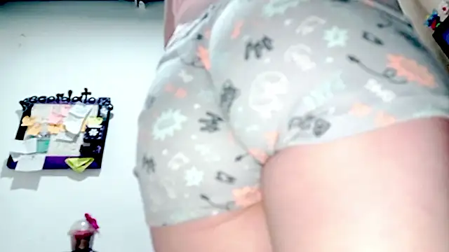 PetiteIvoryQueen19 online show from 10-25-25, 11:49