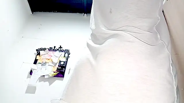 PetiteIvoryQueen19 online show from 10-01-25, 06:40