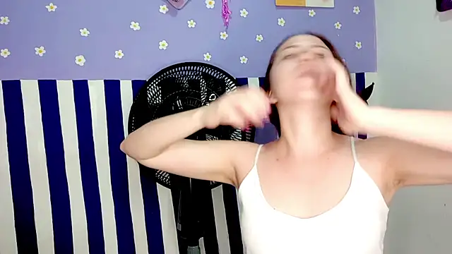 PetiteIvoryQueen19 online show from 06-04-26, 04:39