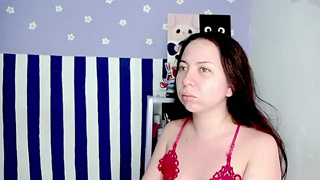 PetiteIvoryQueen19 online show from 04-22-26, 05:47