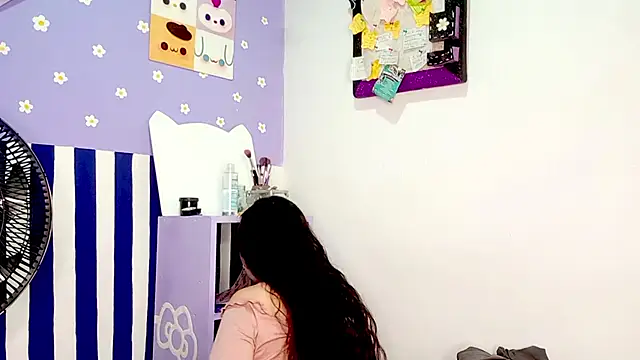 PetiteIvoryQueen19 online show from 05-15-26, 06:11
