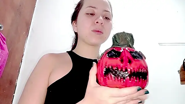 PetiteIvoryQueen19 online show from 10-06-25, 06:14