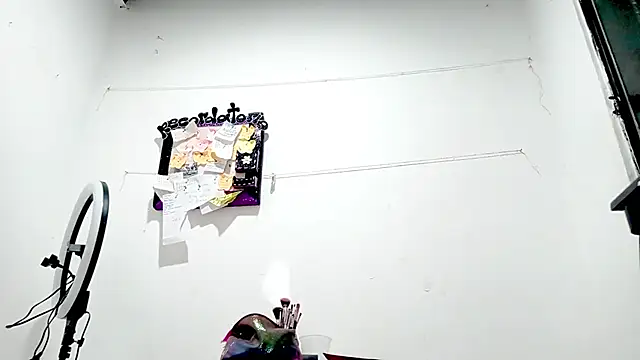 PetiteIvoryQueen19 online show from 09-25-25, 07:58