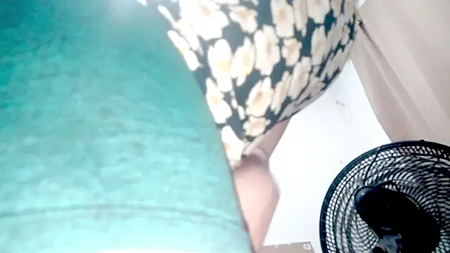 PetiteIvoryQueen19 online show from 12-05-25, 03:16