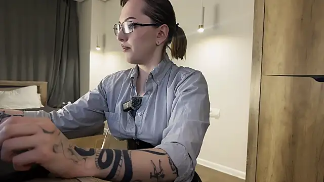 vinylstore online show from 04-17-26, 04:21