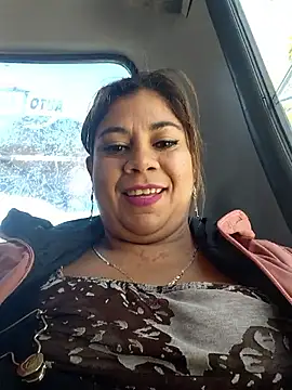 Laura-Hernandez online show from 11-11-25, 03:18