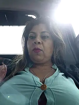 Laura-Hernandez online show from 05-15-26, 02:37