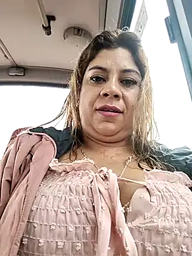 Laura-Hernandez online show from 10-14-25, 03:12