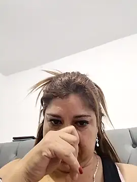 Laura-Hernandez online show from 03-19-25, 03:29