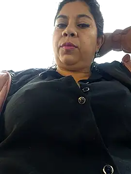 Snapshot of Laura-Hernandez chatting on 02-04-26, 03:40 Laura-Hernandez online show from 02-04-26, 03:40