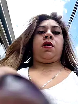 Laura-Hernandez online show from 11-18-25, 04:21