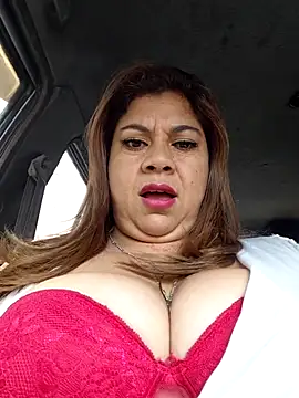 Snapshot of Laura-Hernandez chatting on 02-15-26, 03:00 Laura-Hernandez online show from 02-15-26, 03:00