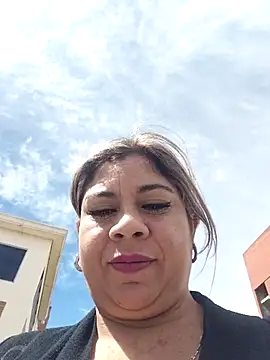 Laura-Hernandez online show from 11-27-25, 02:50