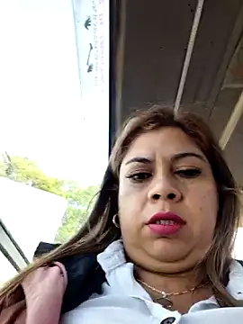 Snapshot of Laura-Hernandez chatting on 06-12-26, 02:04 Laura-Hernandez online show from 06-12-26, 02:04