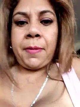 Snapshot of Laura-Hernandez chatting on 01-17-26, 03:48 Laura-Hernandez online show from 01-17-26, 03:48