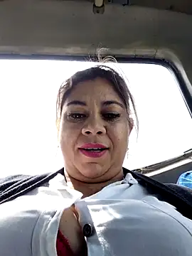 Laura-Hernandez online show from 12-19-25, 03:03