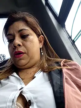 Laura-Hernandez online show from 05-08-26, 03:05