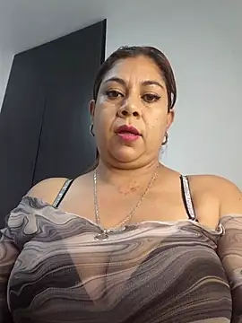 Laura-Hernandez online show from 05-07-26, 03:04